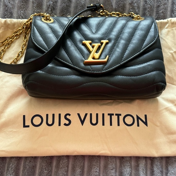 Louis Vuitton Calfskin LV New Wave Chain Bag Black 1454708  Louis Vuitton New Wave Chain Bag